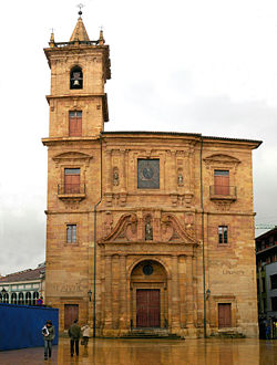 Iglesia de San Isidoro el Real, en la plaza del Ayuntamiento.