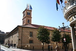 Edificio histórico de la Universidad de Oviedo.